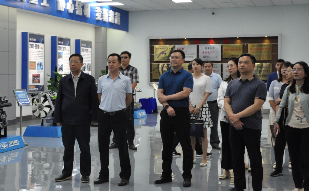 昆明市国资委党组书记王磊一行到云南0638太阳集团官网动力集团有限公司开展调研